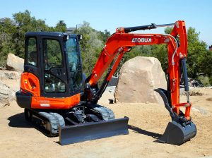 Аренда мини-экскаватора с ковшом