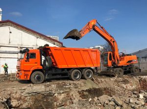 Услуга вывоза строительного мусора при помощи самосвалов